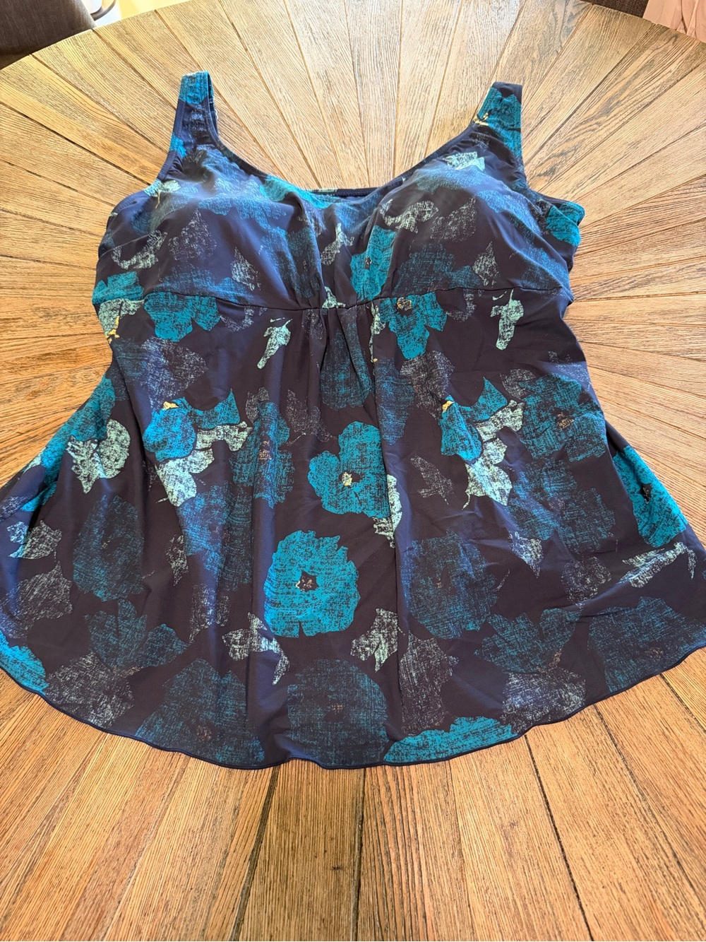 L.L.Bean 22W Plus Tankini Swim Top Navy Blue Floral Built In Bra UPF 50